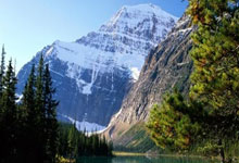 半场战报：马竞1-0巴萨，阿尔瓦雷斯破门，莱万中框.